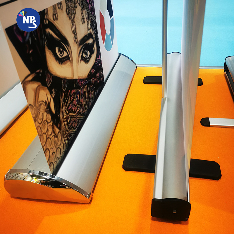 Bannières enroulables rétractables présentoir d'exposition aluminium personnalisé bannière enroulée simple face Kakemono